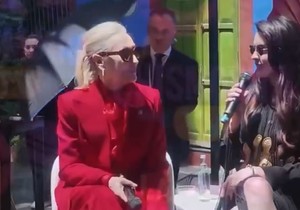 Srbi nemi od saznanja da ovo nije Lepa Brena već glumica koja izgleda isto