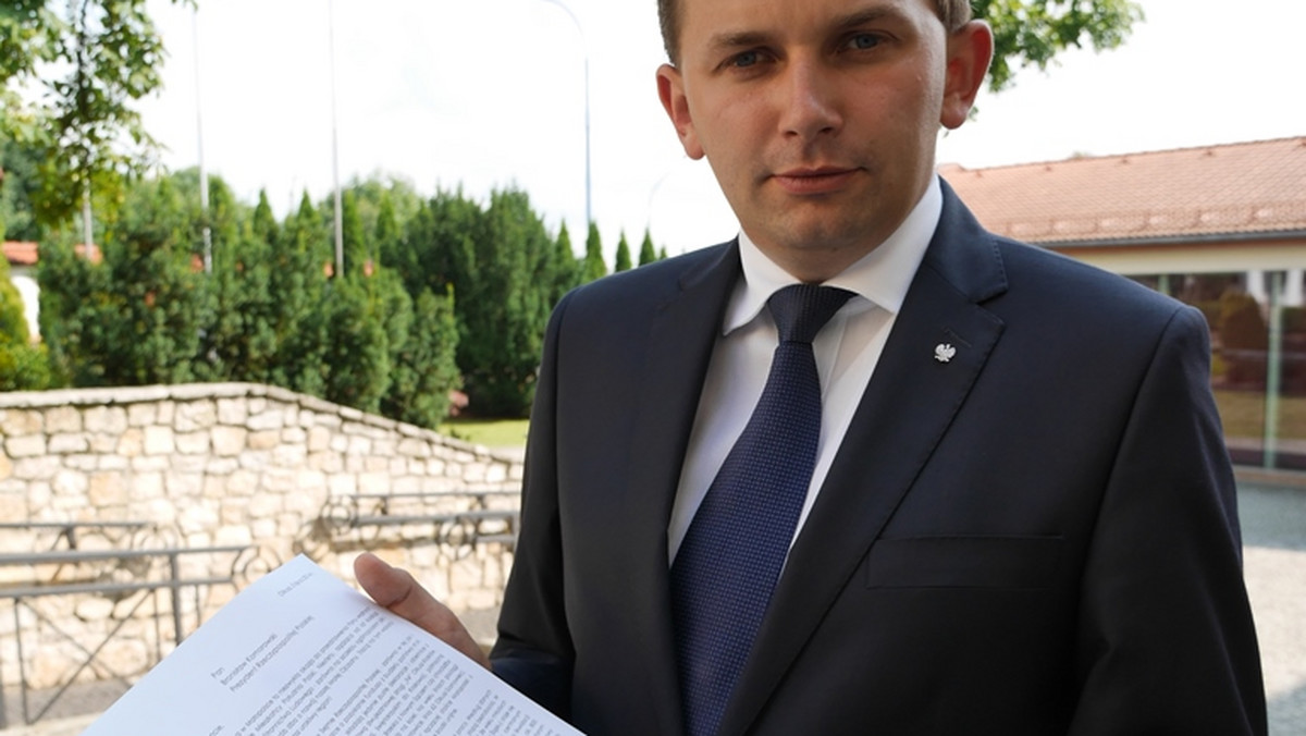Prezydent Bronisław Komorowski jest z wizytą w województwie Małopolskim. Wykorzystali to lokalni działacze Prawa i Sprawiedliwości, którzy wręczyli głowie państwa list, w którym skarżą się na posłów PO i PSL, którzy ich zdaniem nie dbają o rozwój regionu.