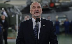 Na pokładze Tu-154 był ładunek wybuchowy? Macierewicz: Odpowiednie służby przeanalizują książkę Jurgena Rotha