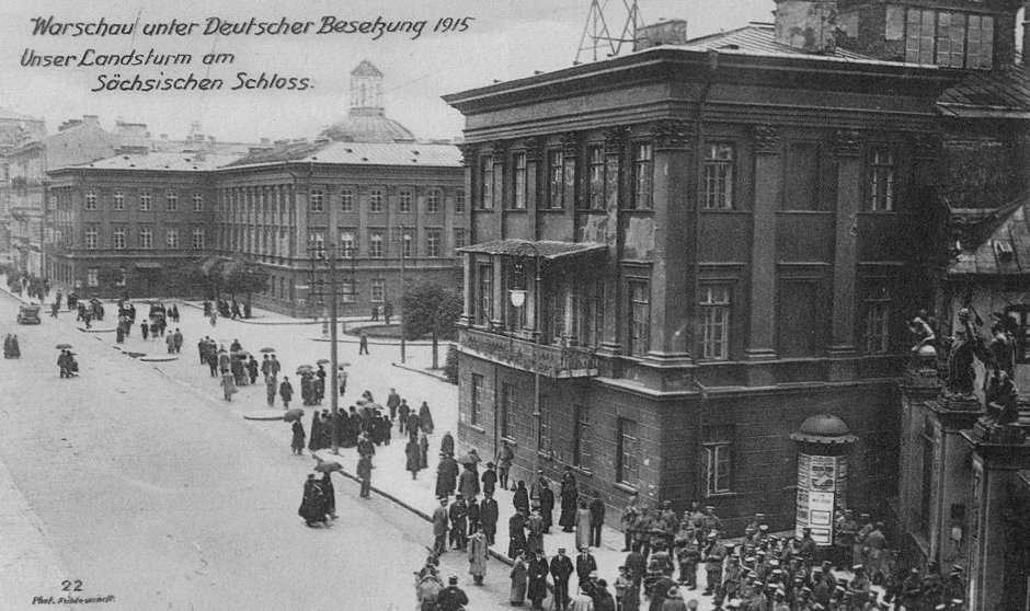 Fasada pałacu od strony placu Saskiego przed 1919 r.