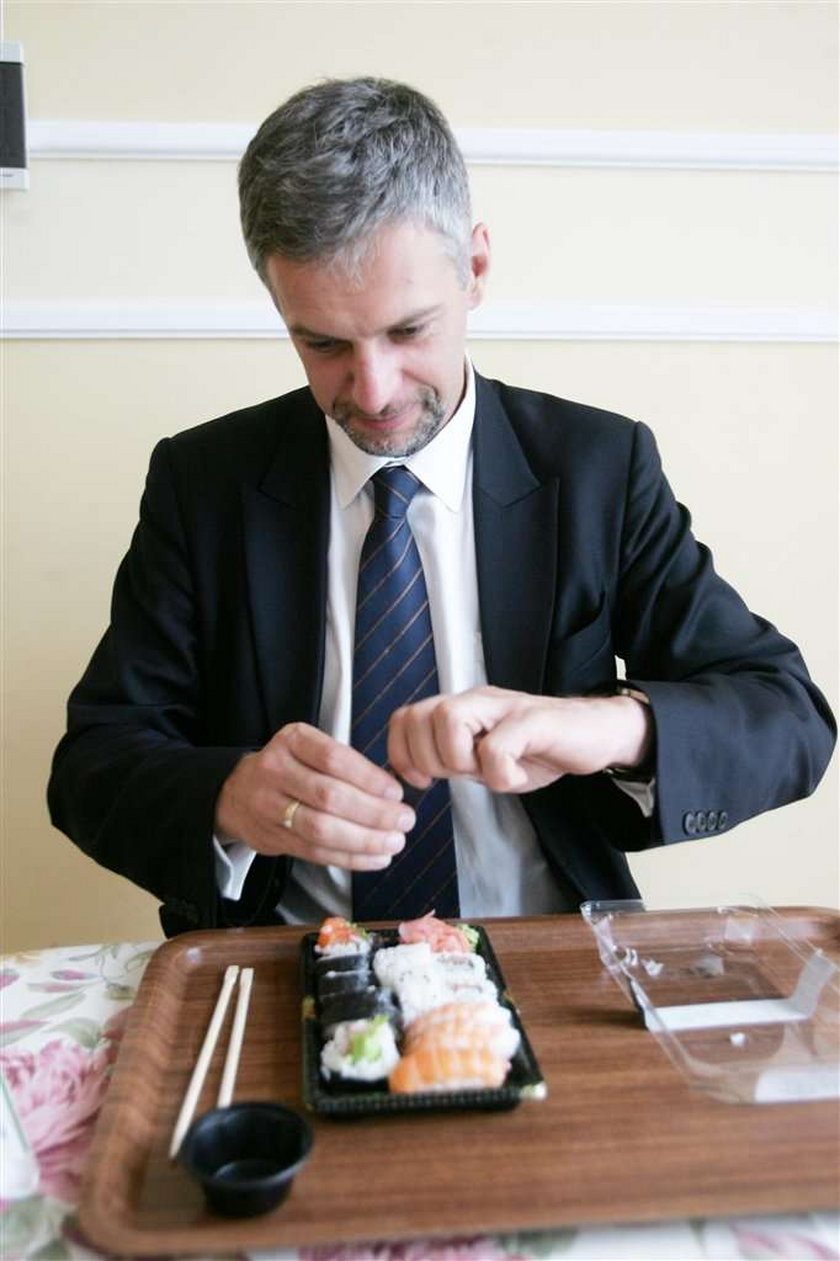 Poseł poncyliusz lubi sushi