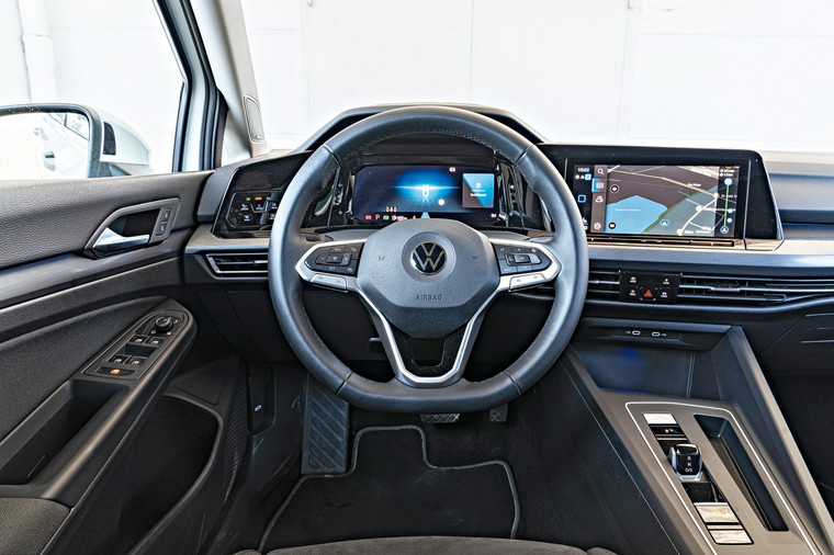 Volkswagen Golf - kokpit