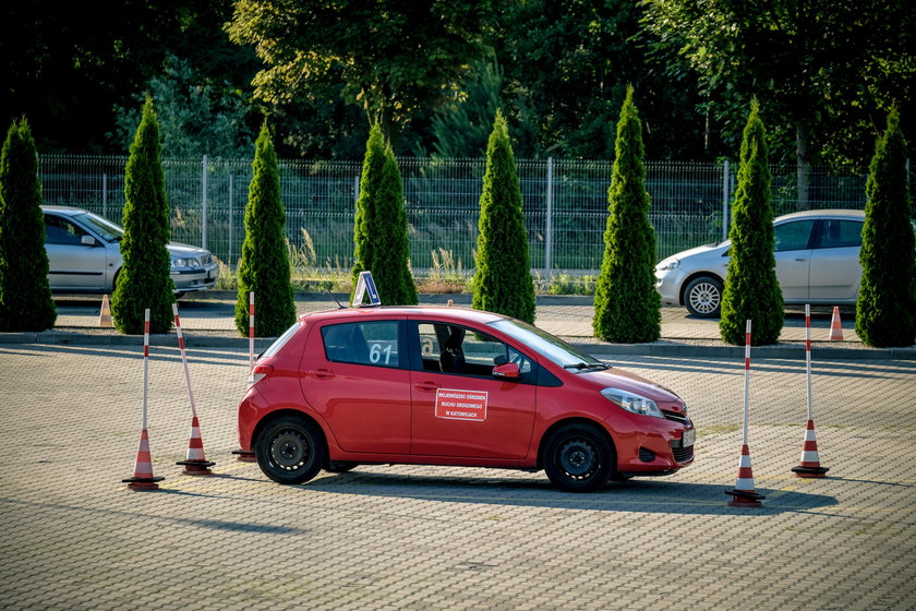 68 letnia kobieta smiertelnie potracila egzaminatora podczas egzaminu na prawo jazdy