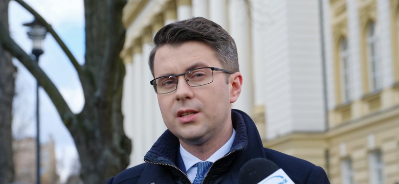 Rząd zamknie Polaków w domach? "Rozważamy różne decyzje"