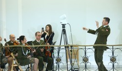 Spotkanie opłatkowe w Sejmie. Dyrygent skradł show [WIDEO]