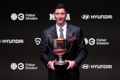Robert Lewandowski odebrał trofeum Pichichi. Na gali towarzyszyła mu żona [FOTO]