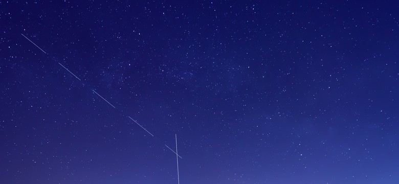 Satelity Starlink nad Polską. Kiedy będzie można je zobaczyć? [DATY i GODZINY]