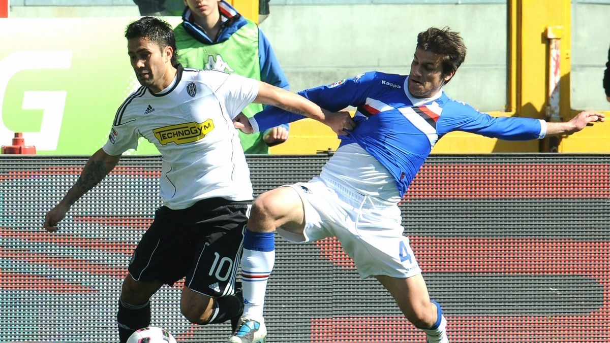 AC Cesena sprawiła wielką niespodziankę pokonując 3:2 (1:0) Sampdorię Genua w wyjazdowym meczu 28. kolejki Serie A. Bohaterem spotkania okazał się Emanuele Giaccherini.