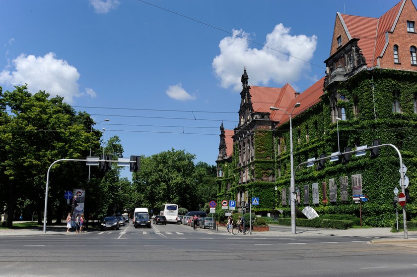 Plac Powstańców Warszawy z Muzeum Narodowym w tle