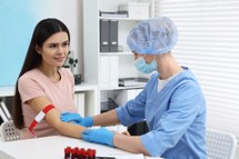 Medycyna pracy: firmy liczą straty na zwolnieniach lekarskich pracowników zamiast poszukać oszczędności w działaniach profilaktycznych