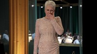 Videón, amint Jamie Lee Curtis magyarul énekel Oscar-díjjal a kezében