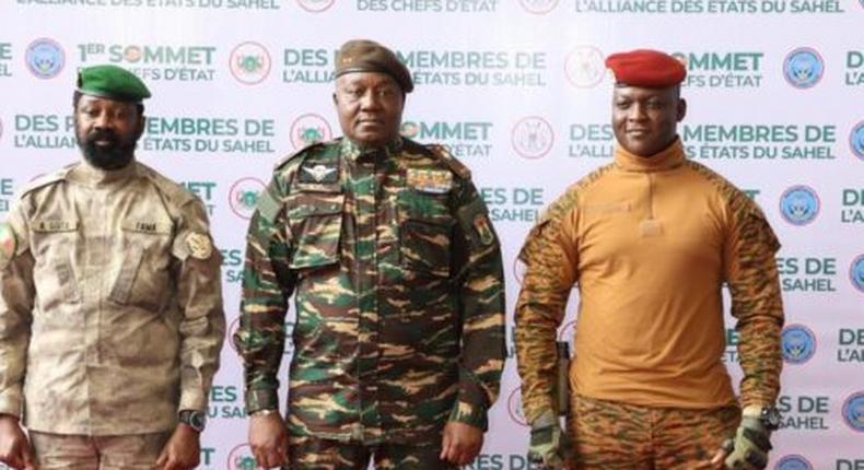 Le général Tiani, le colonel Goïta et le capitaine Traoré de l'AES