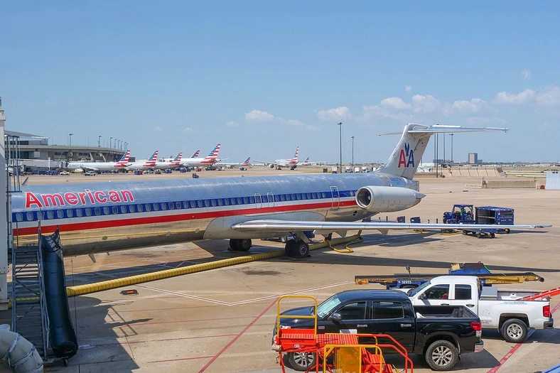 American Airlines MD-80