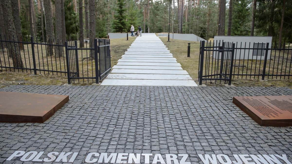 Rosyjska policja próbowała zakłócić wizytę delegacji białoruskich środowisk niezależnych w Katyniu. Jak powiedział Juraś Hubarewicz, lider opozycyjnego ruchu Za Wolność, dziennikarze Biełsatu przez ponad godzinę byli de facto zatrzymani przez policję.