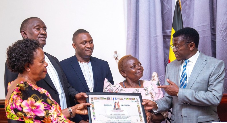 Charles Peter Mayiga met with the family of the late Tamale Mirundi