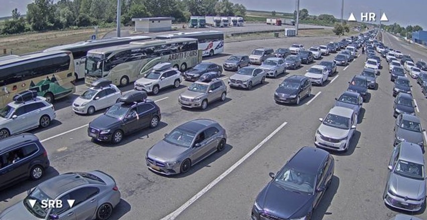 Kolona duga 10 kilometara na Bajakovu