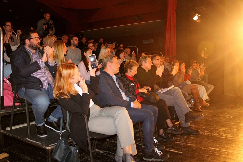 Publika na predstavi "Kus petlić" i dodeli nagrade "Ljubinka Bobić" u Subotici