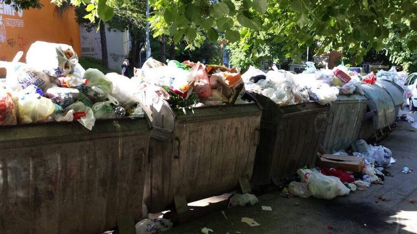 Zbog protesta u Vinči kontejneri u gradu su ostali pretrpani      foto: D. Vukajlović
