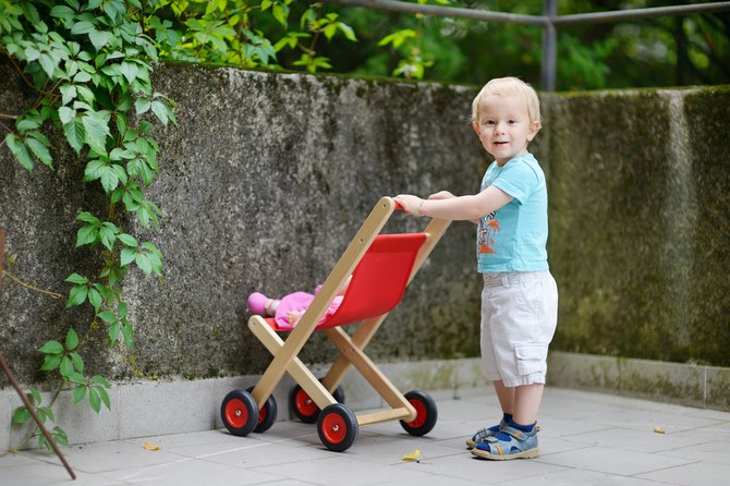 Ako žele, neka se dečaci igraju lutkama