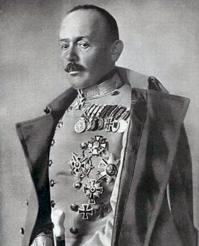 Slavni feldmaršal u austrougarskoj vojsci bio je KRAJIŠKI SRBIN, zbog čega je odbačen od svih i umro u krajnjoj bedi ZS5k9lMaHR0cDovL29jZG4uZXUvaW1hZ2VzL3B1bHNjbXMvTVdRN01EQV8vYjI2MjYzZmZiOTM0NGIwMzE2OGJiYmNlNTc4YmEwZTAuanBlZ5GTAs0CgACBoTAB