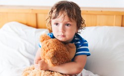 Nie mniej bolesne niż przemoc fizyczna... Zachowania rodziców, które ranią dziecko na całe życie