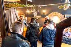 Restauracja w Toruniu otwarta mimo lockdownu. Sanepid i policja przeprowadziły kontrolę