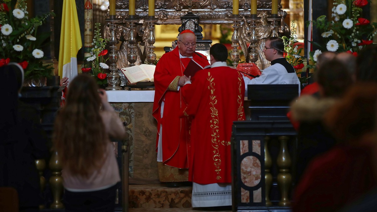 - Męczeńska śmierć biskupa Stanisława ze Szczepanowa ugruntowała Ewangelię i umocniła ład moralny w naszej ojczyźnie – mówił w piątek kard. Stanisław Dziwisz. Dodał, że postać tego świętego można zestawić ze św. Janem Pawłem II. 8 maja przypada uroczystość św. Stanisława, biskupa i męczennika – głównego patrona Polski.