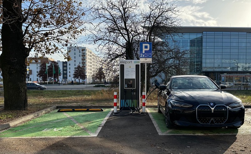 Ładowanie auta elektrycznego