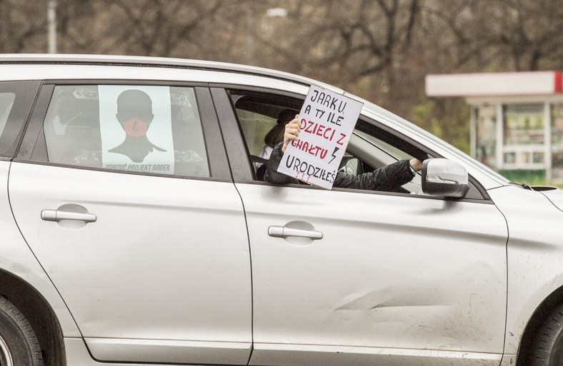 Na niektórych banerach pojawiły się bardzo dobitne hasła