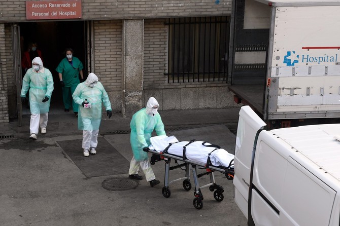 Bitka za živote španskih medicinskih radnika