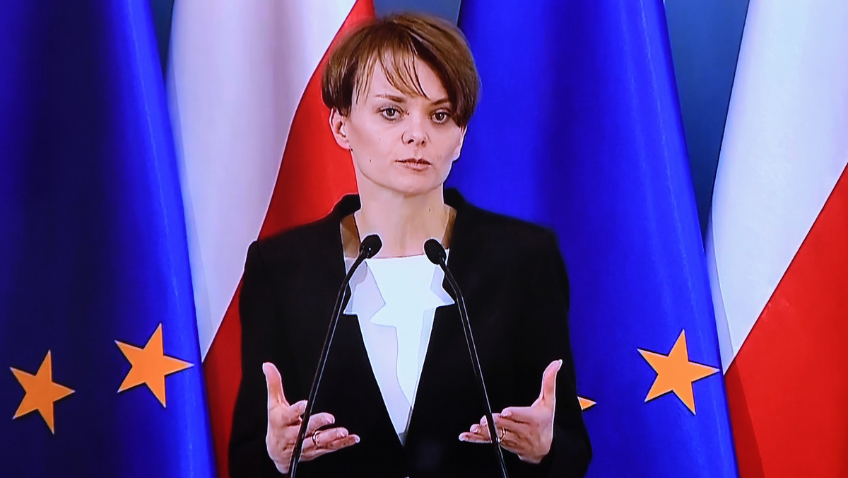 Minister rozwoju Jadwiga Emilewicz, minister rodziny i pracy Marlena Maląg oraz członek Rady Ministrów Łukasz Schreiber przedstawili szczegóły dotyczące uzupełnienia tzw. tarczy antykryzysowej. Całość rozwiązań pakietu uzupełniającego wyniesie ponad 11 mld zł.