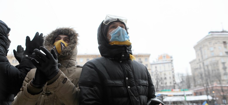 "To jest kryminalna władza". Protestujący odbudowują barykady