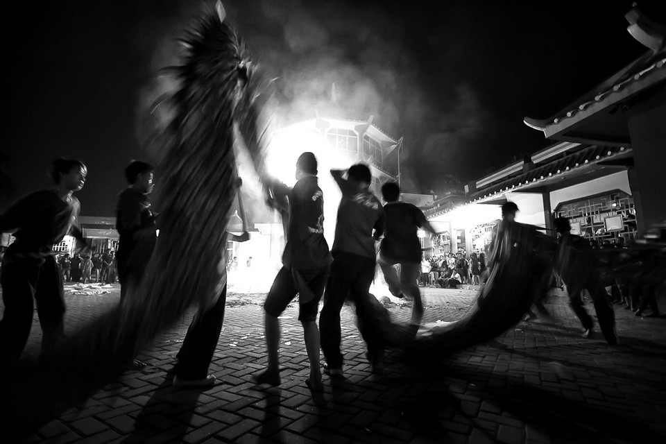 Travel Photographer of the Year 2015, kategoria Juniorzy do 14 lat - Michael Theodric (Indonezja) - Święto Głodnego Ducha w świątyni San Bio, Tangerang, Indonezja