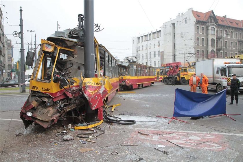 Wypadek tramwajowy. Motorniczy nie żyje. 11 osób rannych