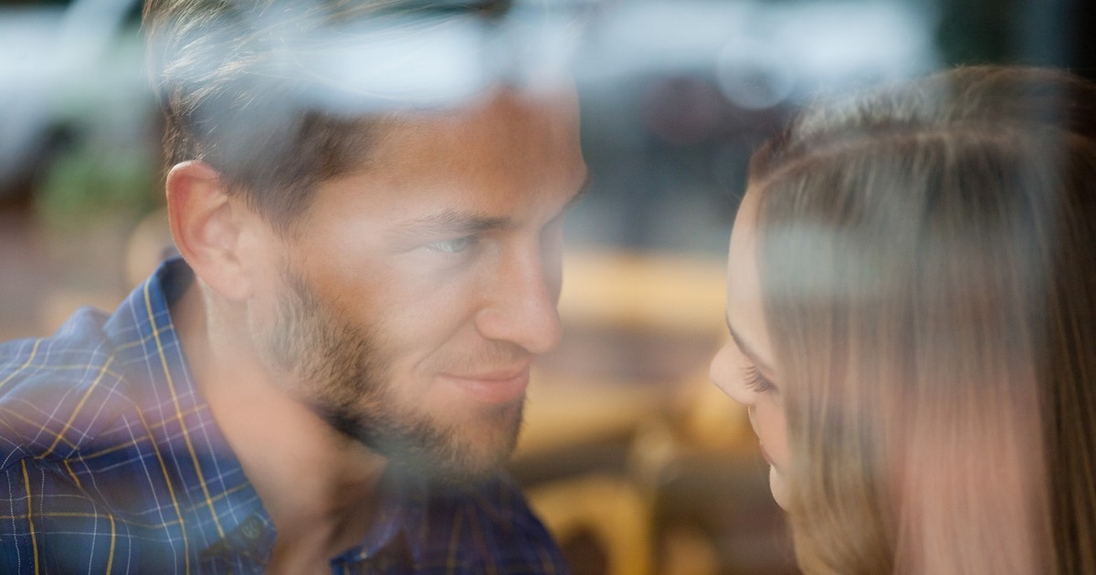 Flirtowanie na Tinderze to zdrada? Wiele związków ma problem z ustaleniem granicy niewierności