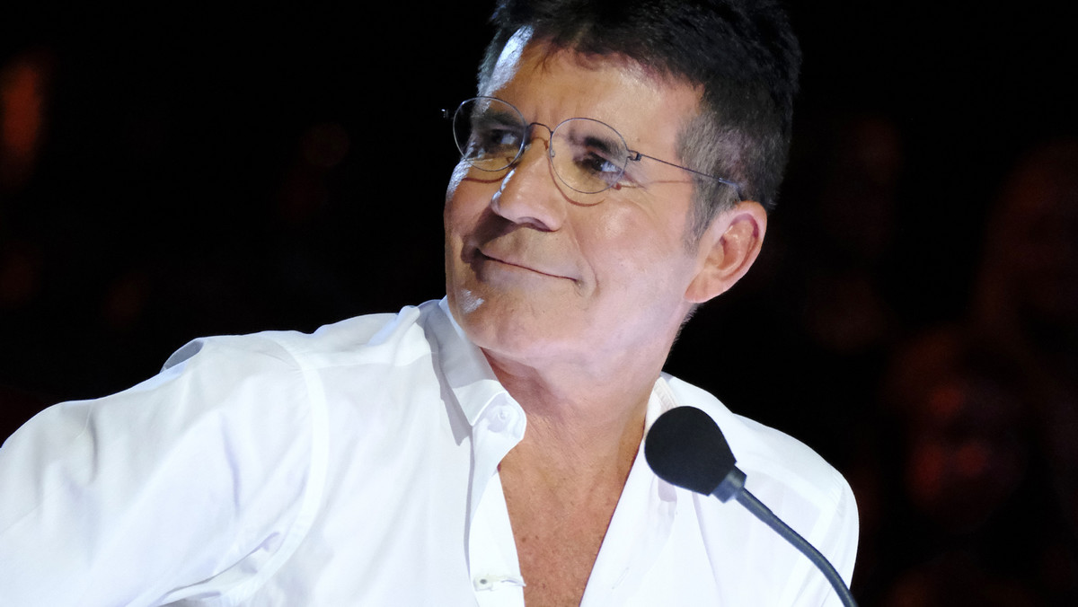 Producent i juror w brytyjskiej i amerykańskiej wersji "Mam talent" Simon Cowell - jak podały media za oceanem - złamał kręgosłup w wielu miejscach w wypadku rowerowym przed swoim domem. Mężczyzna trafił do szpitala i przeszedł operację. Teraz w końcu wraca do zdrowia. "Kiedy u niego byłam, to nigdzie nie wychodził. Leżał w łóżku i odpoczywał" - powiedziała Nicole Scherzinger w programie "The Wendy Williams Show".