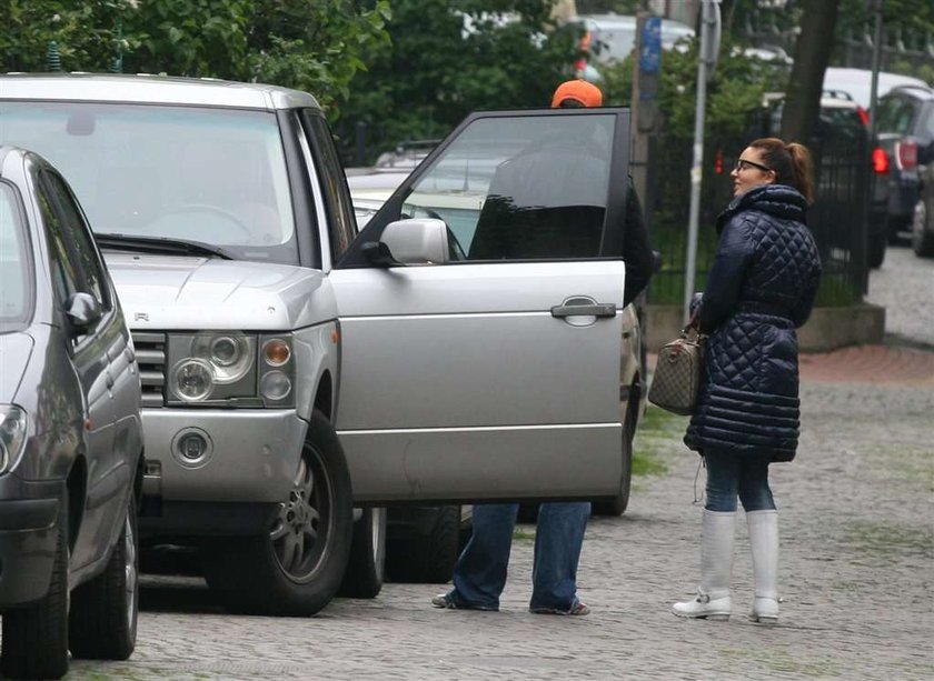 Włodarczyk wije gniazdko nad morzem. Po co?