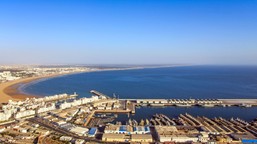 ferie pod palmami czy w śniegu? co wolą polacy? te kierunki robią furo