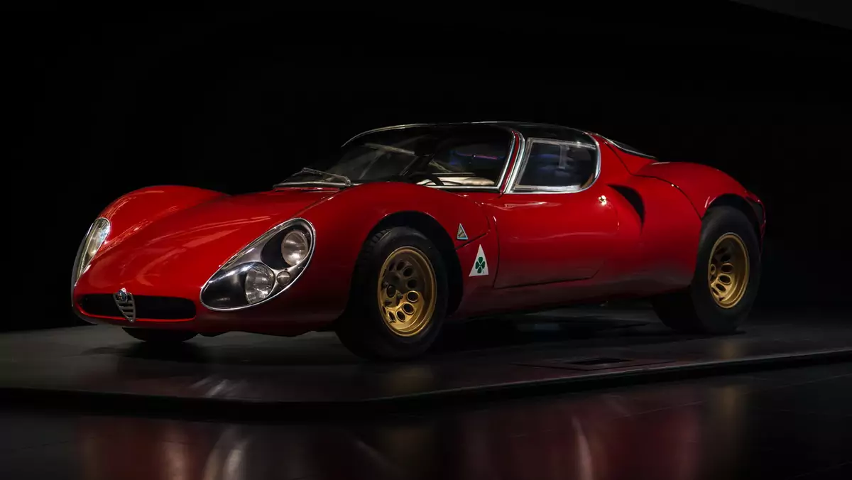 Alfa Romeo 33 Stradale ma 50 lat