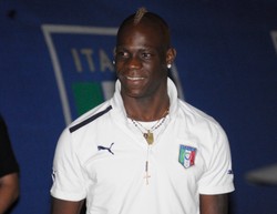 Kobiety i fajka wodna. Tak relaksuje się Balotelli