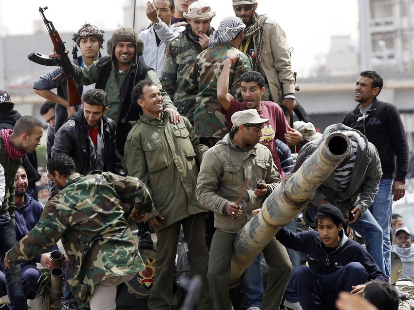 Libijski pobunjenici slave pobedu nad Gadafijevim snagama u Bengaziju