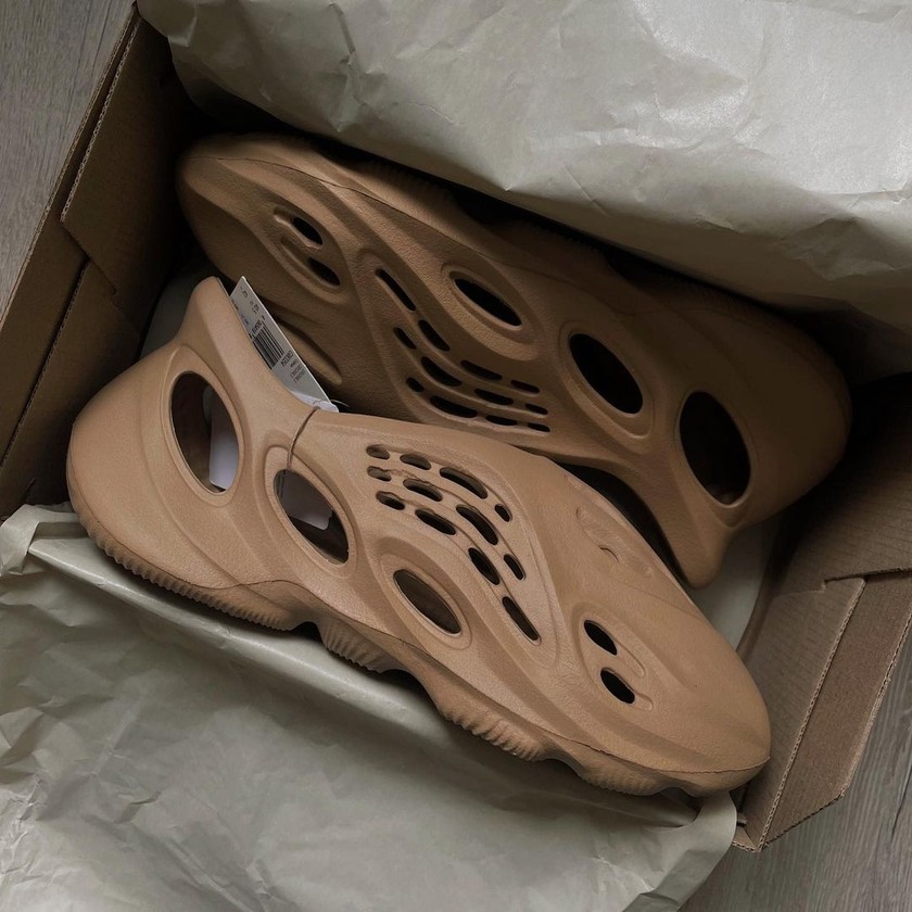 L’instagrammeuse Marina Stankevich montre fièrement ses «Foam Runner» de Yeezy. 