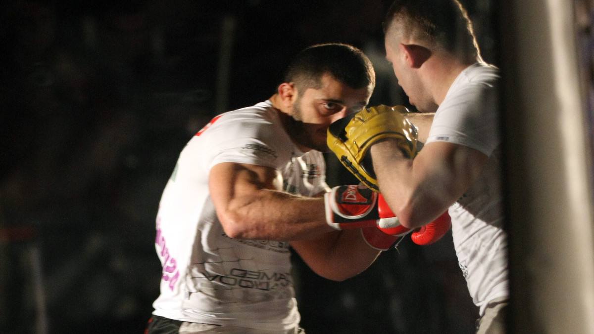 - Dziękuję bardzo kibicom, wszystkim, którzy pomogli mi w odniesieniu tego zwycięstwa - powiedział polski mistrz MMA, Mamed Chalidow (23-4-2) po walce wieczoru gali KSW 17-Zemsta, gdzie wygrał zdecydowanie z Jesse "JT Money" Taylorem (20-7).