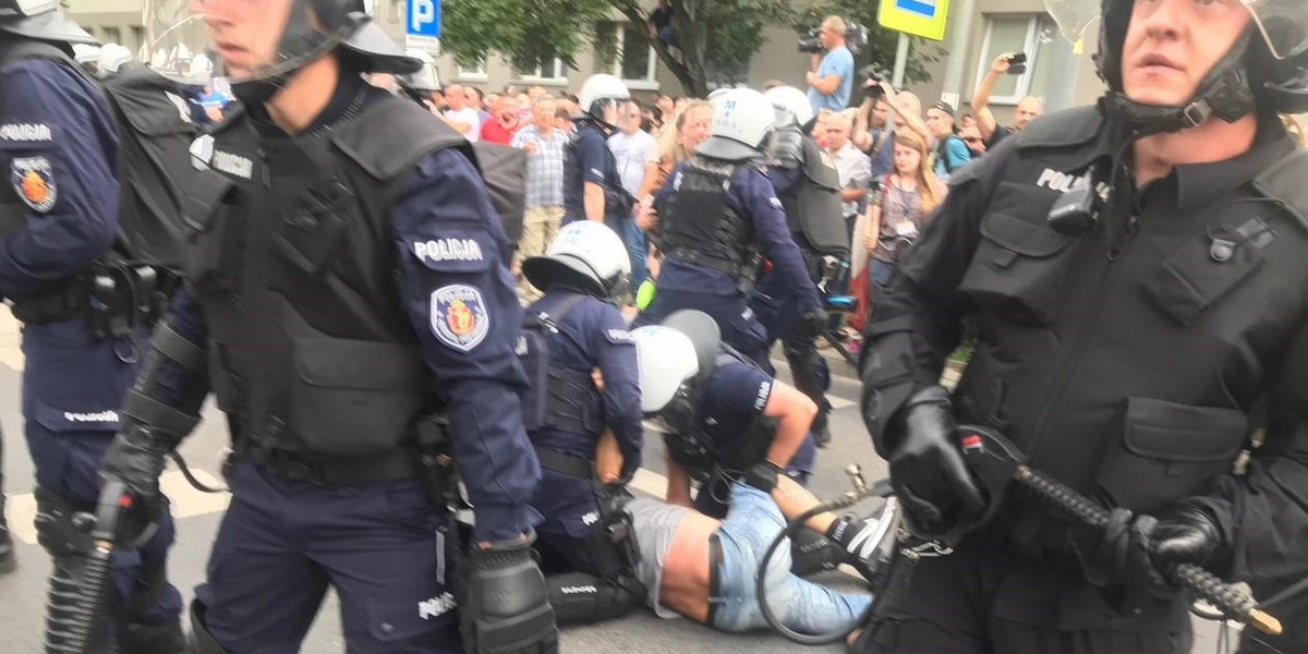Mateusz Morawiecki potępia chuliganów z Białegostoku i agresję na Marszu Równości