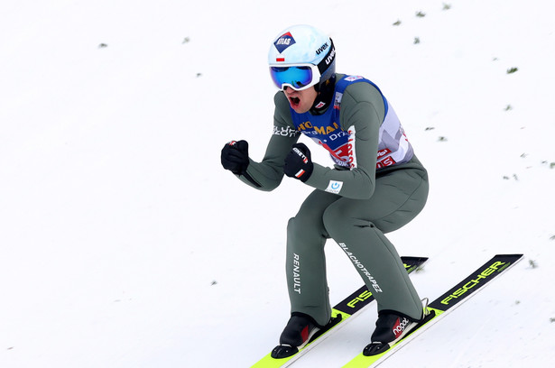 Kamil Stoch podczas 2. serii trzeciego konkursu Turnieju Czterech Skoczni w skokach narciarskich, na obiekcie "Bergisel"