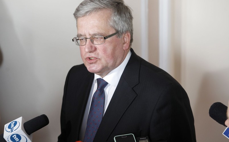 Potrzebni są ludzie, którzy mają odwrócić uwagę od tego, że PiS kompletnie się skompromitowało wcześniejszymi teoriami głoszonymi na temat katastrofy smoleńskiej- mówi Komorowski
