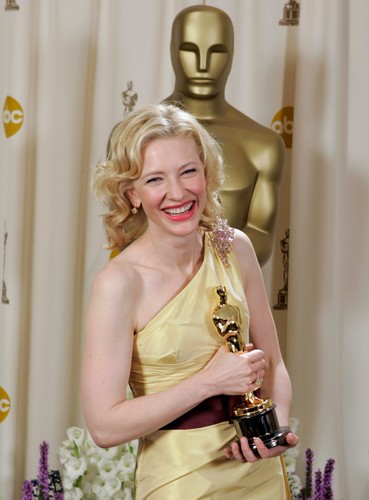 Cate Blanchett z Oscarem za rolę w 'Aviatorze'