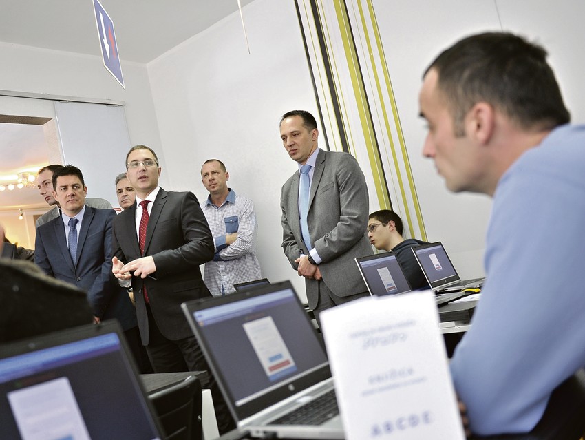 Ministar Stefanović juče nadgledao polaganje