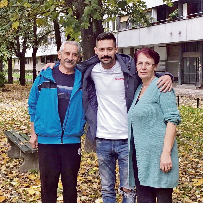 Milan Vasić sa roditeljima