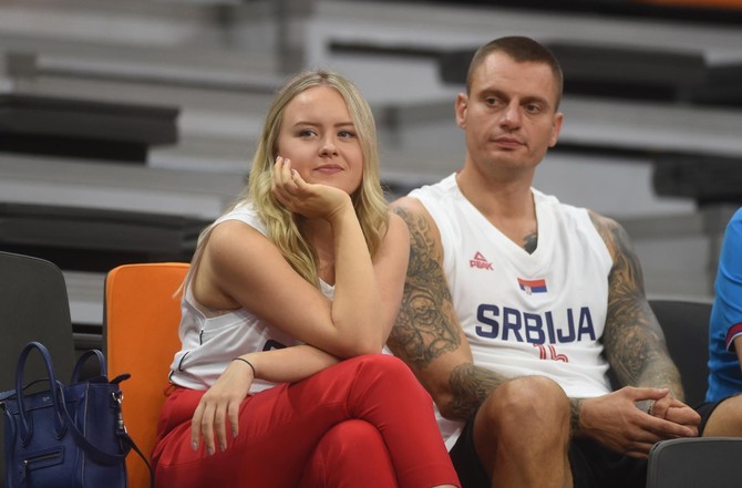 Natalija, žena Nikole Jokića i njegov brat Strahinja